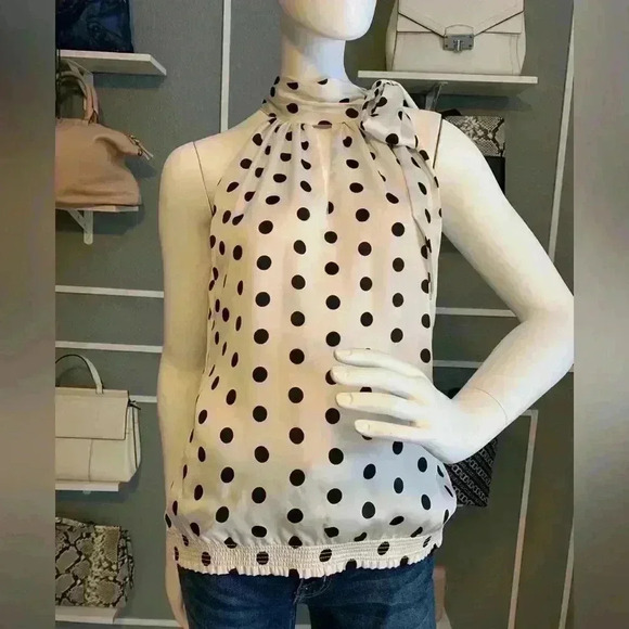 Black House/White Market - Picture 1 of 10